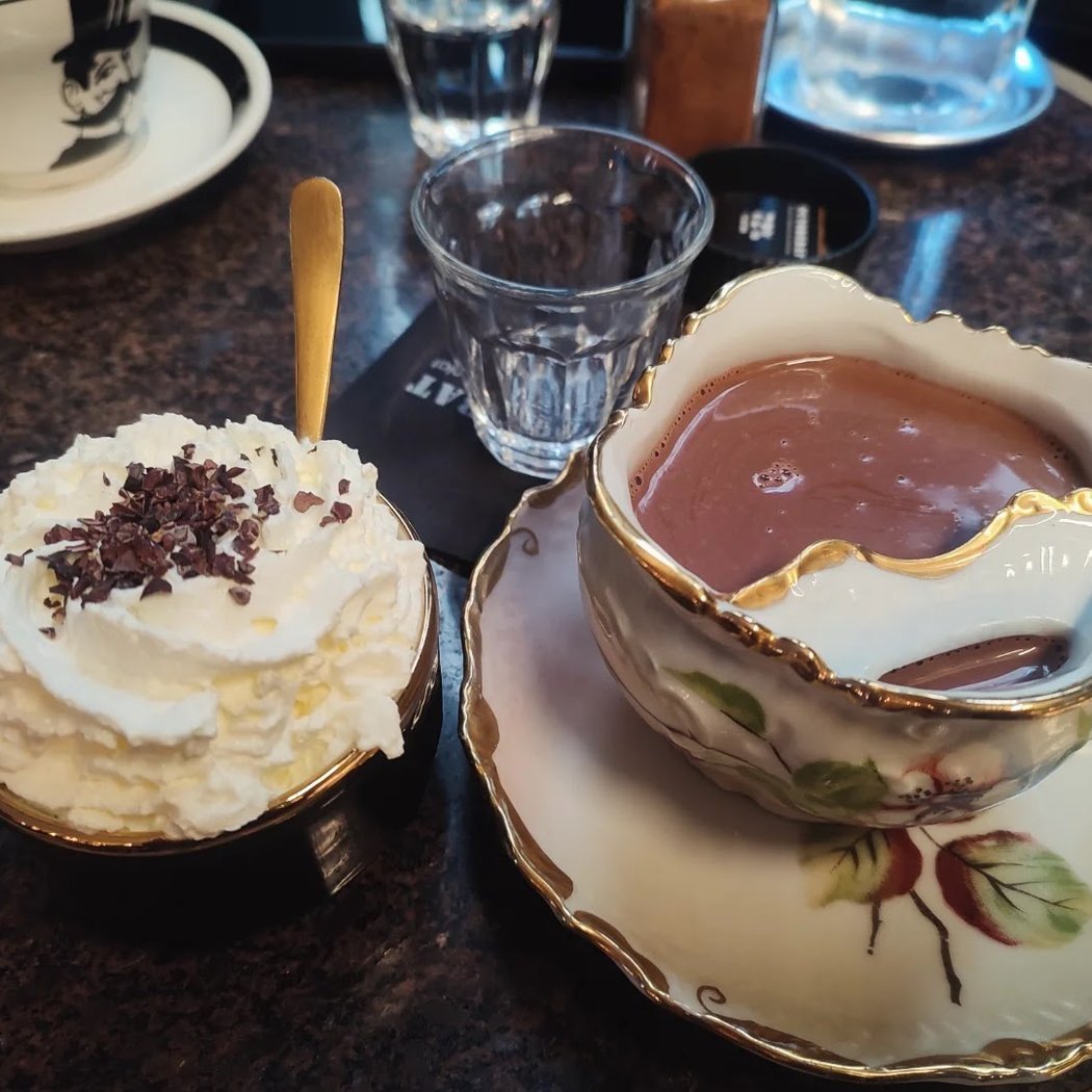 Chocolaterie Puyodebat - Salon de chocolat La Tasse à Moustache 1