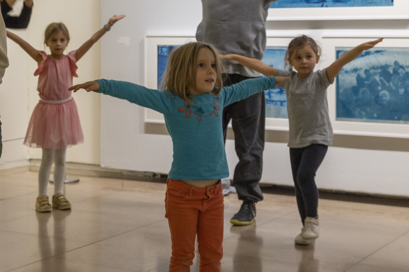 Visite dansée en famille 1