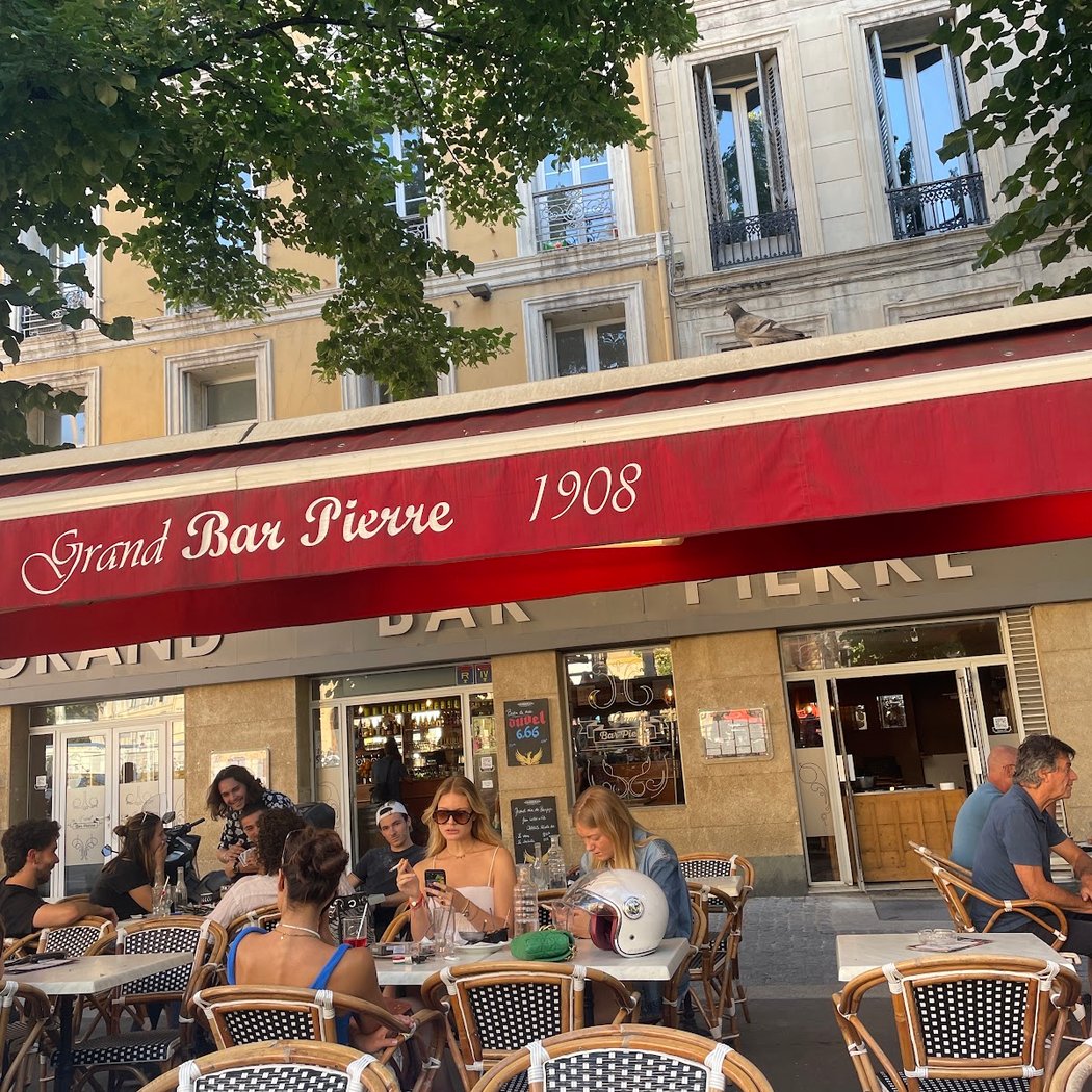 Grand Bar Pierre 1
