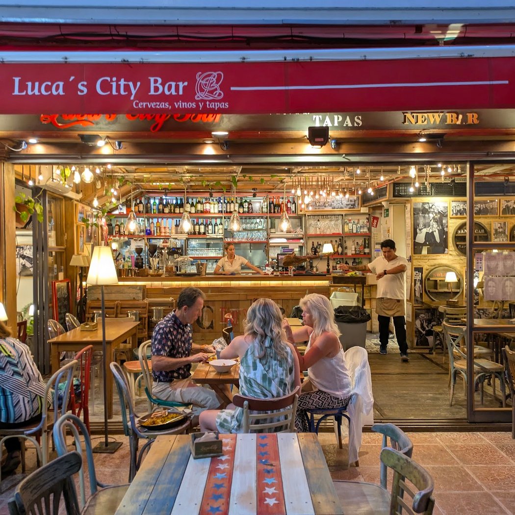 Luca's City Bar 1