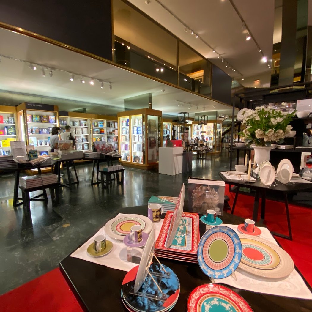 The Met Store 1
