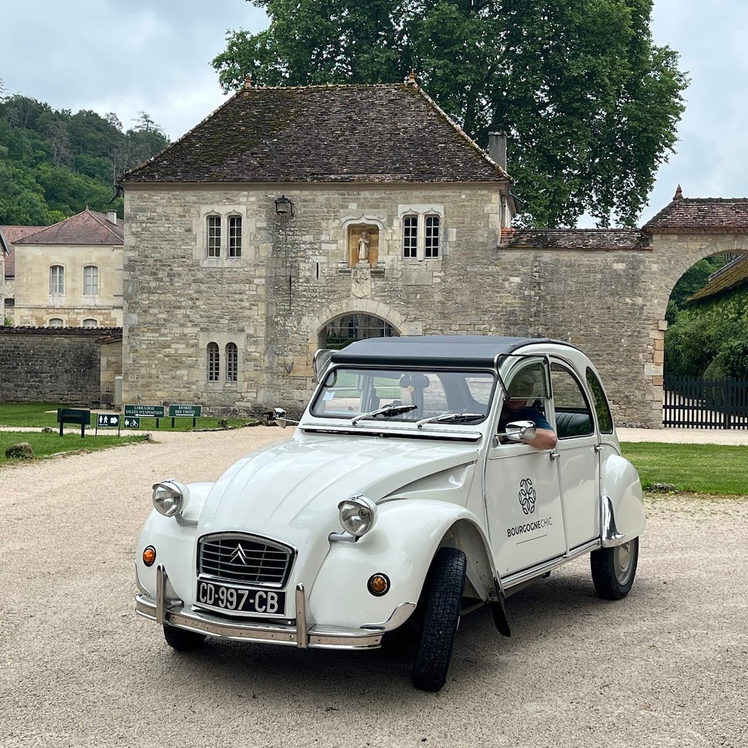 Bourgogne Chic • Location Citroën 2CV & Coffrets Cadeaux • Balade insolite en Bourgogne ! 3