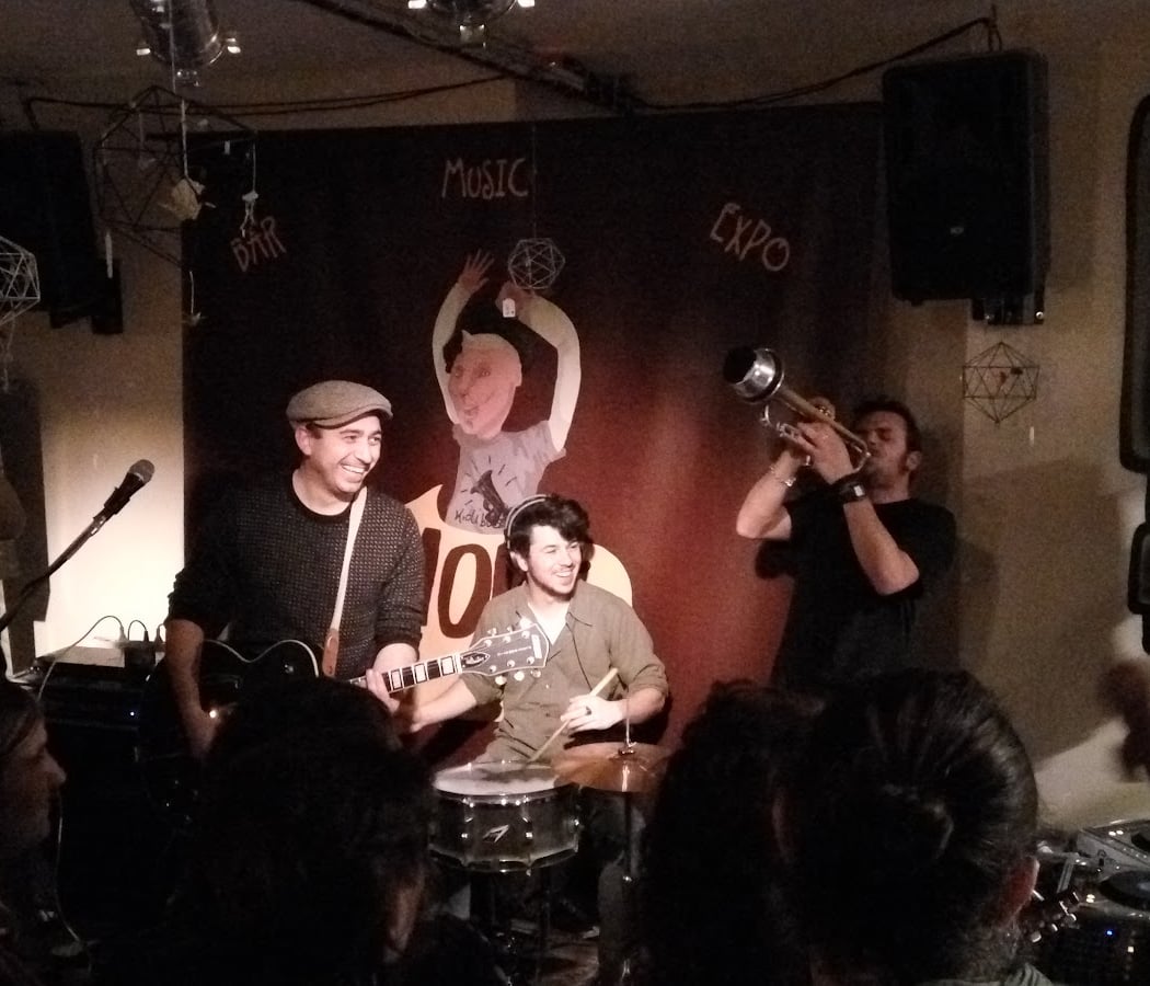 Moki bar 1