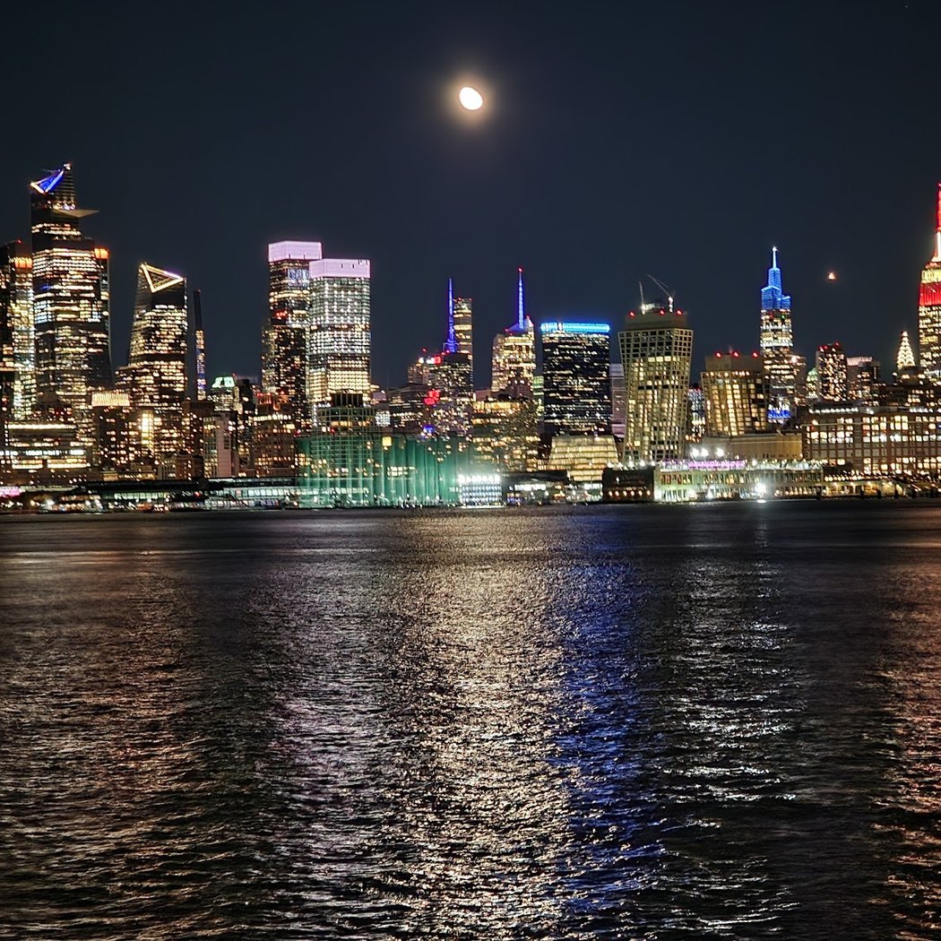 Hudson River Waterfront Walkway 1