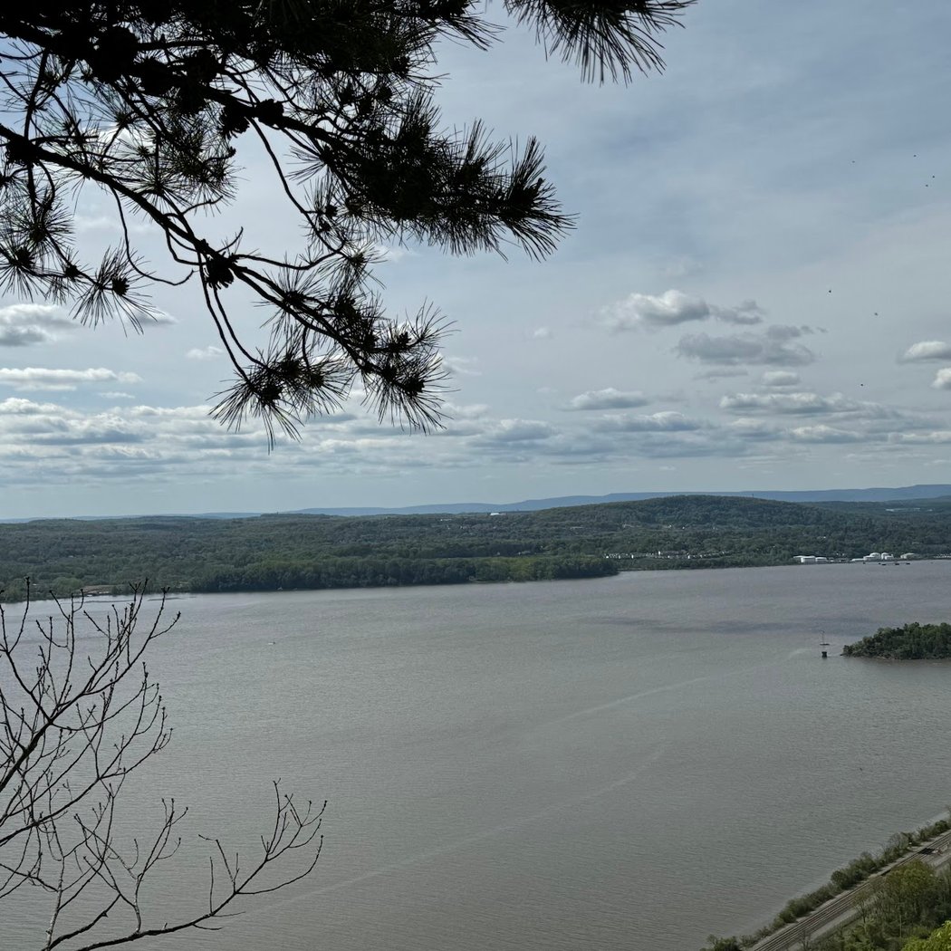 Undercliff Trailhead 3