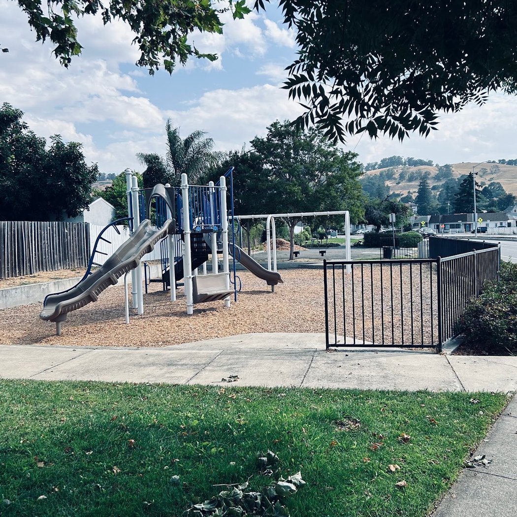 Fairmont Dr. Linear Park 1
