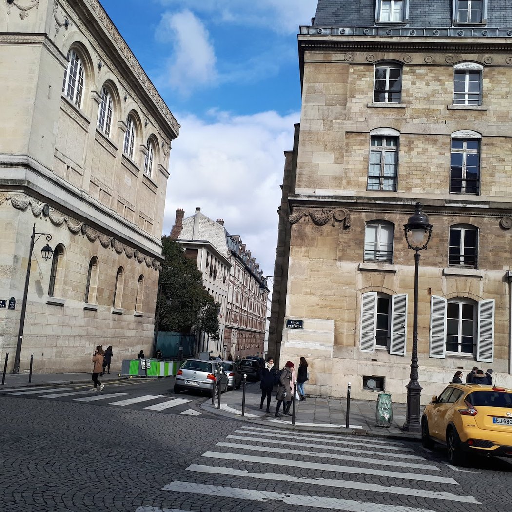 Nuit des Musées 2026 : une visite exceptionnelle de la bibliothèque d'un grand couturier français 3