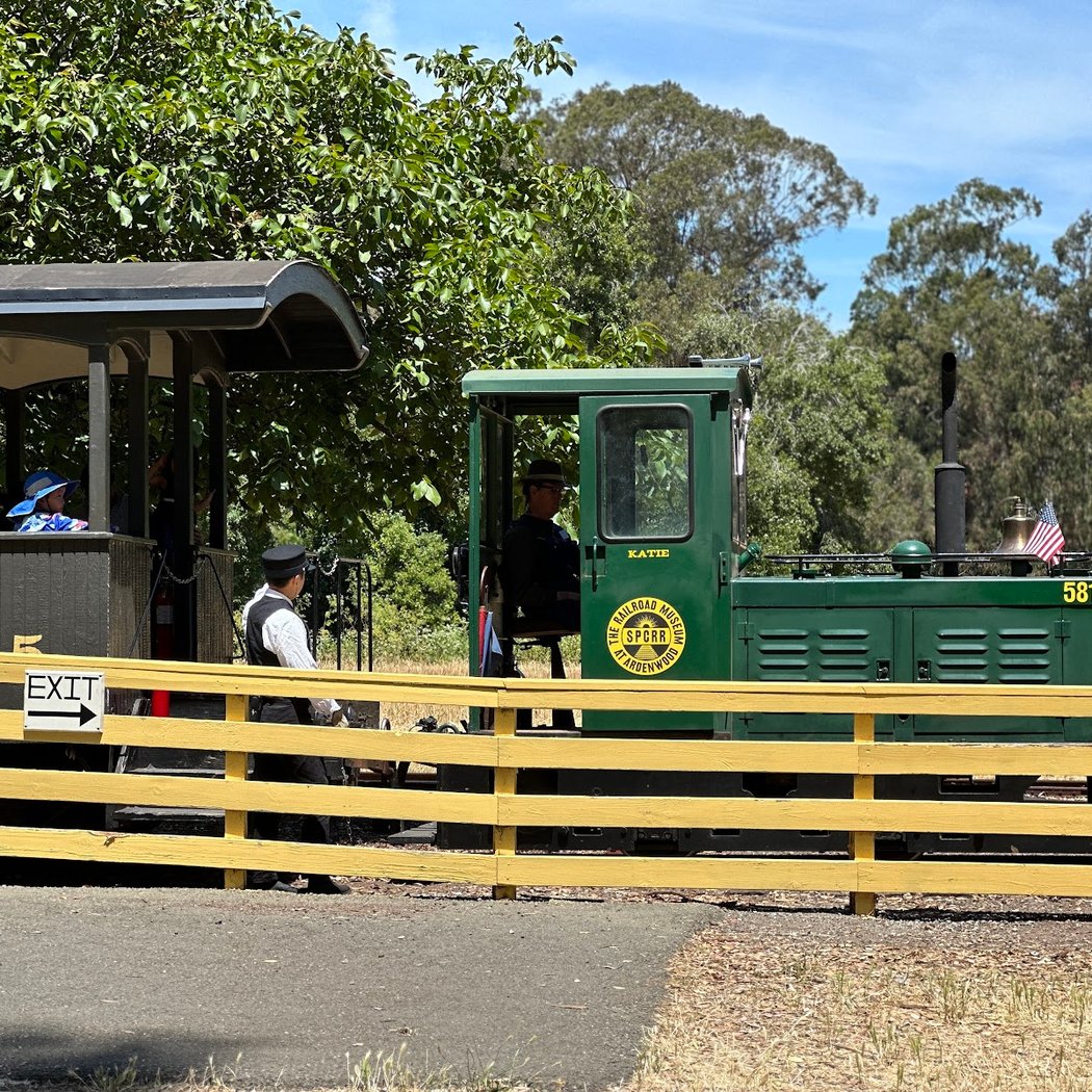 Ardenwood Entrance and Tickets 2