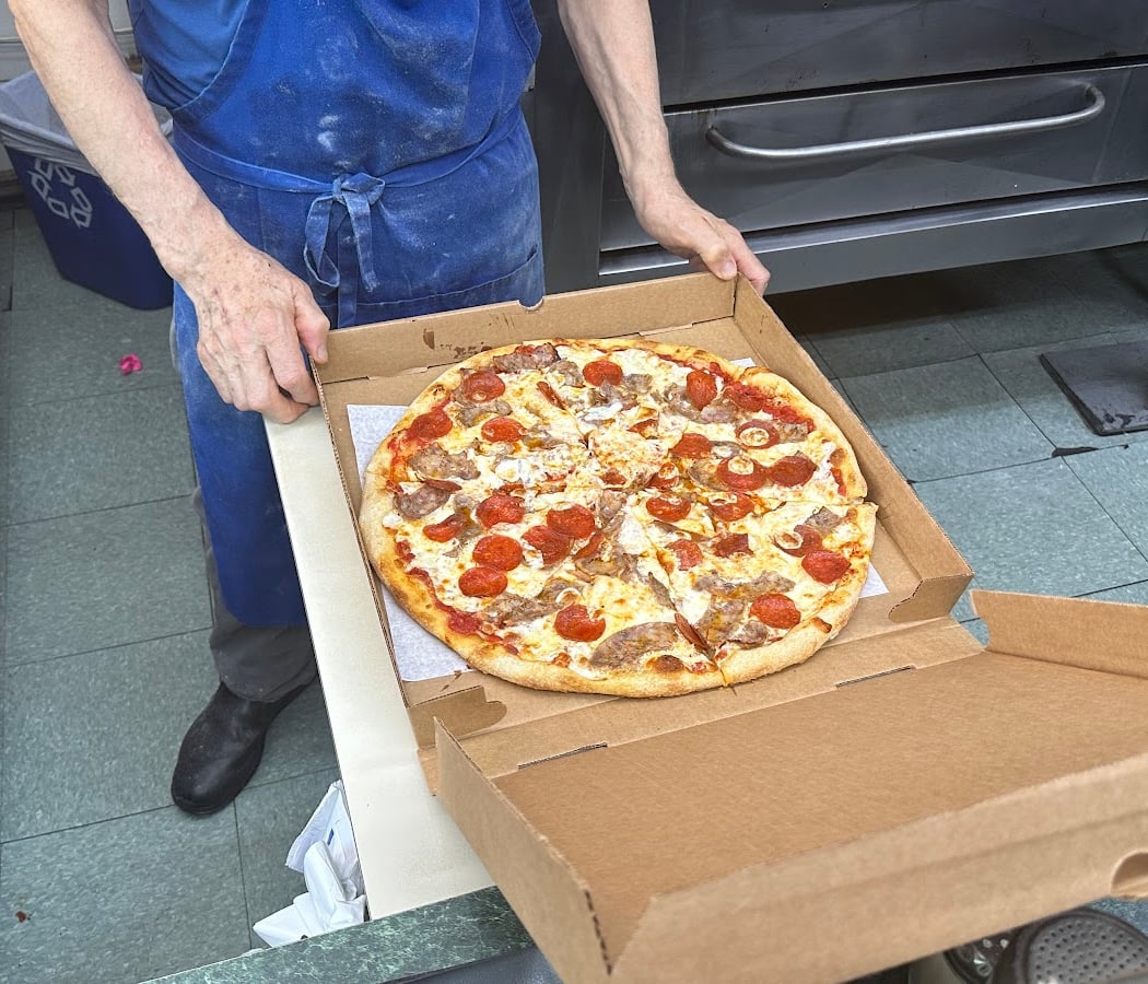 P & M Classic Pizza and Restaurant 1