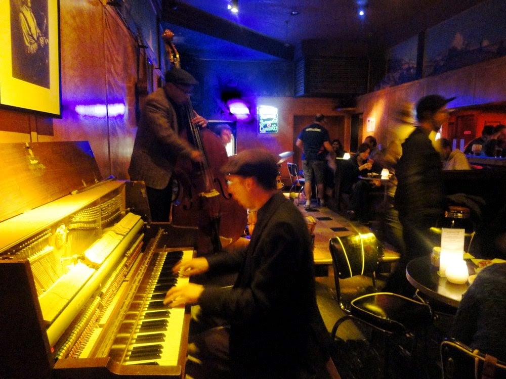 The DeLuxe Live Music | Swell Drinks | Good Times 2