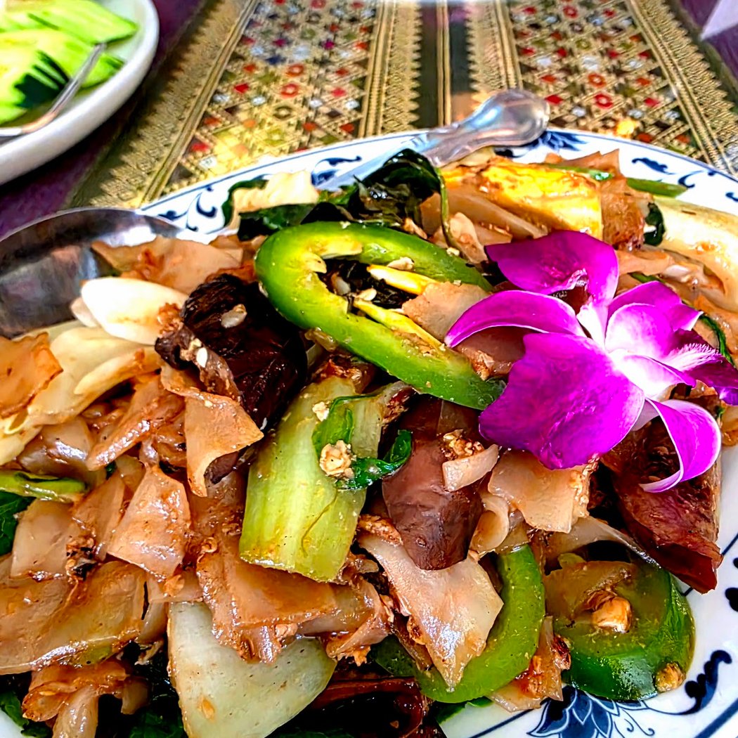Bungalow on Rose Coastal Thai Restaurant & Bar 3