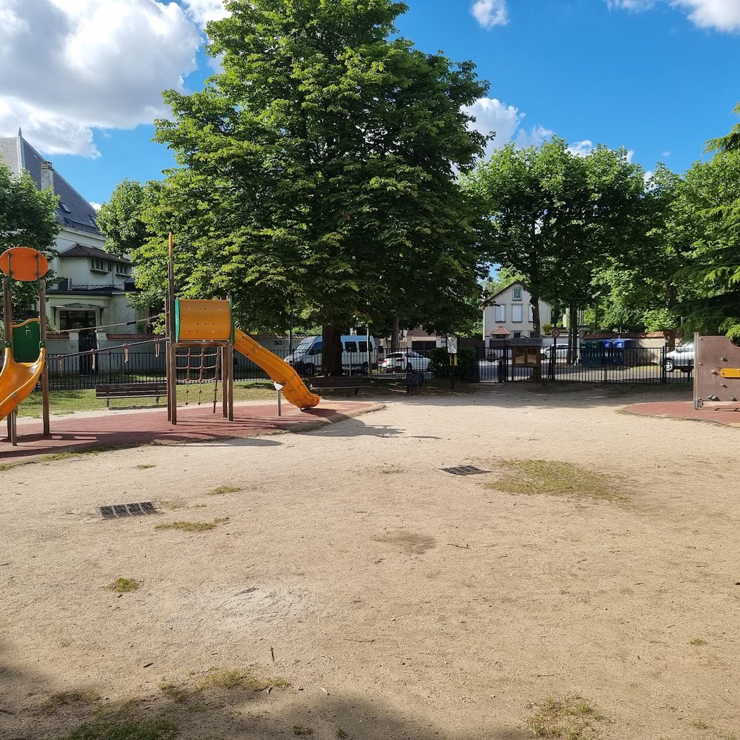 Square Emilie Tillion - aire de jeux 1
