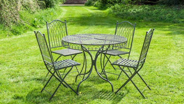 Garden Furniture Buying Guide UK 2026: Aluminium vs Rattan vs Polywood vs Steel