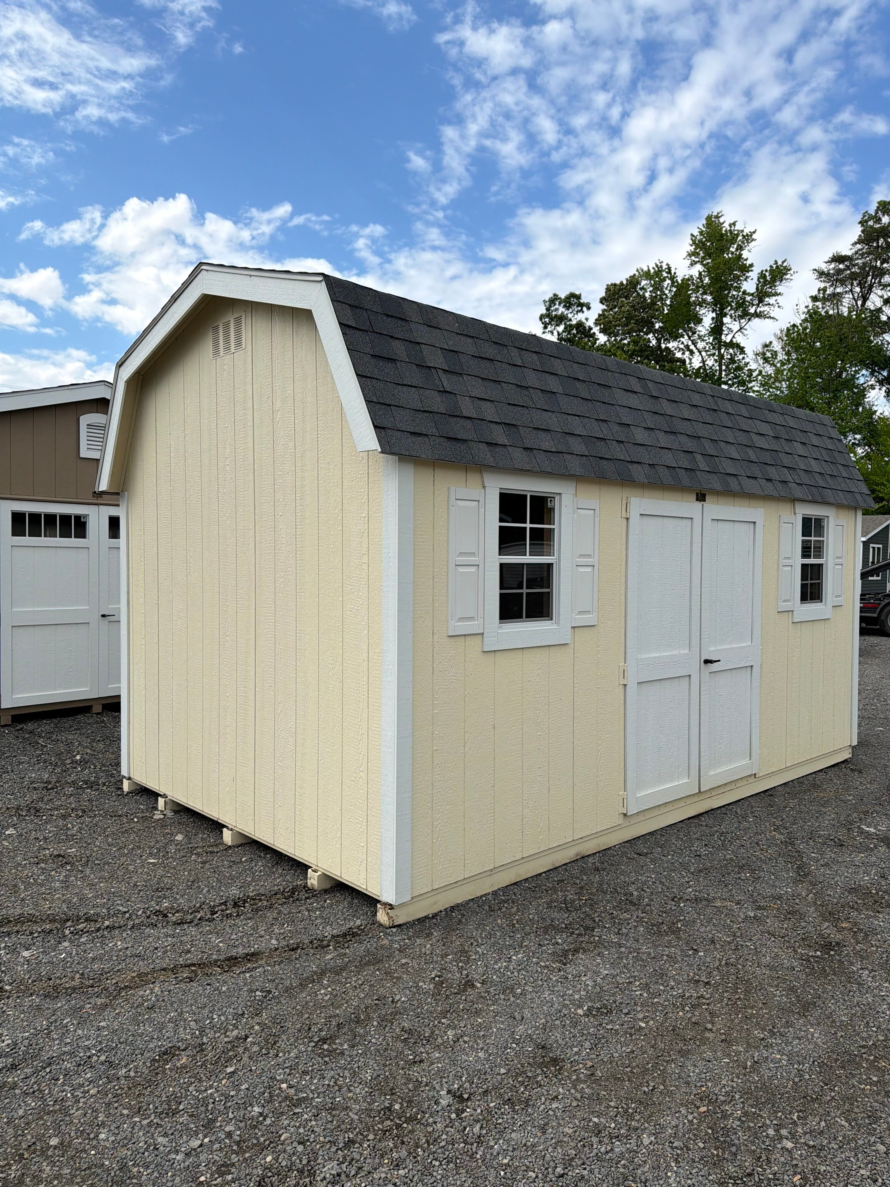 CN400540 - Pre-Owned 10x16 Colonial Dutch Barn
