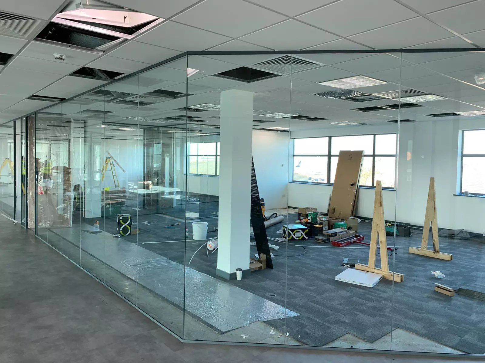 Glass partitioning 4 from aci