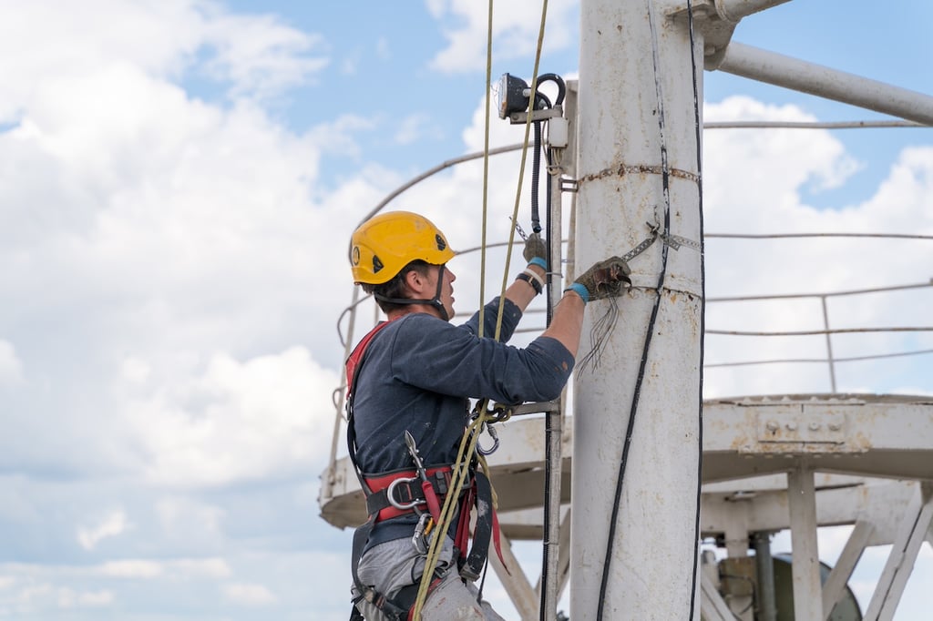 a worker with climbing equipment serves a city tv 2023 11 27 04 52 30 utc from Metreel