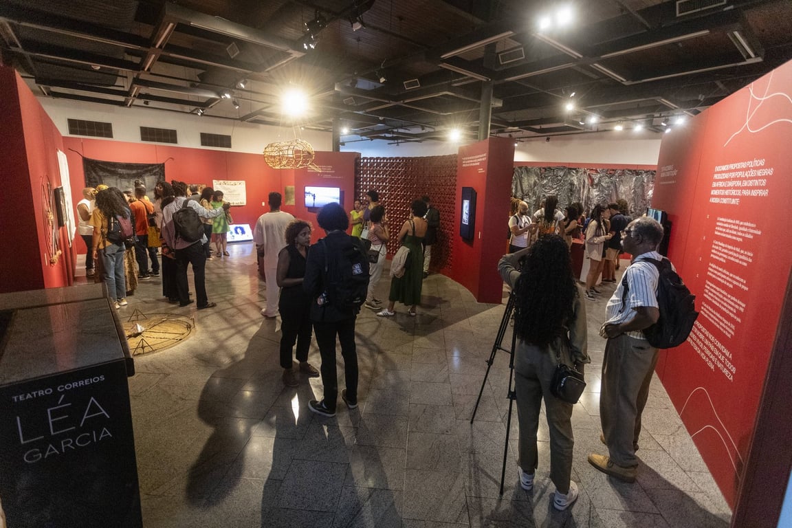 Arte visual da exposição Linha de Cor