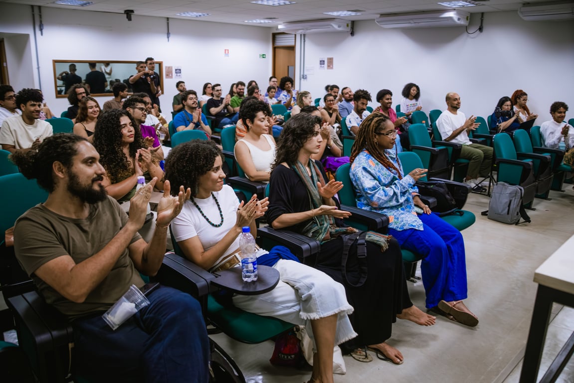 Imagem do lançamento do website Linha de Cor na UNB
