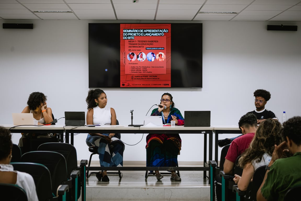 Imagem do lançamento do website Linha de Cor na UNB
