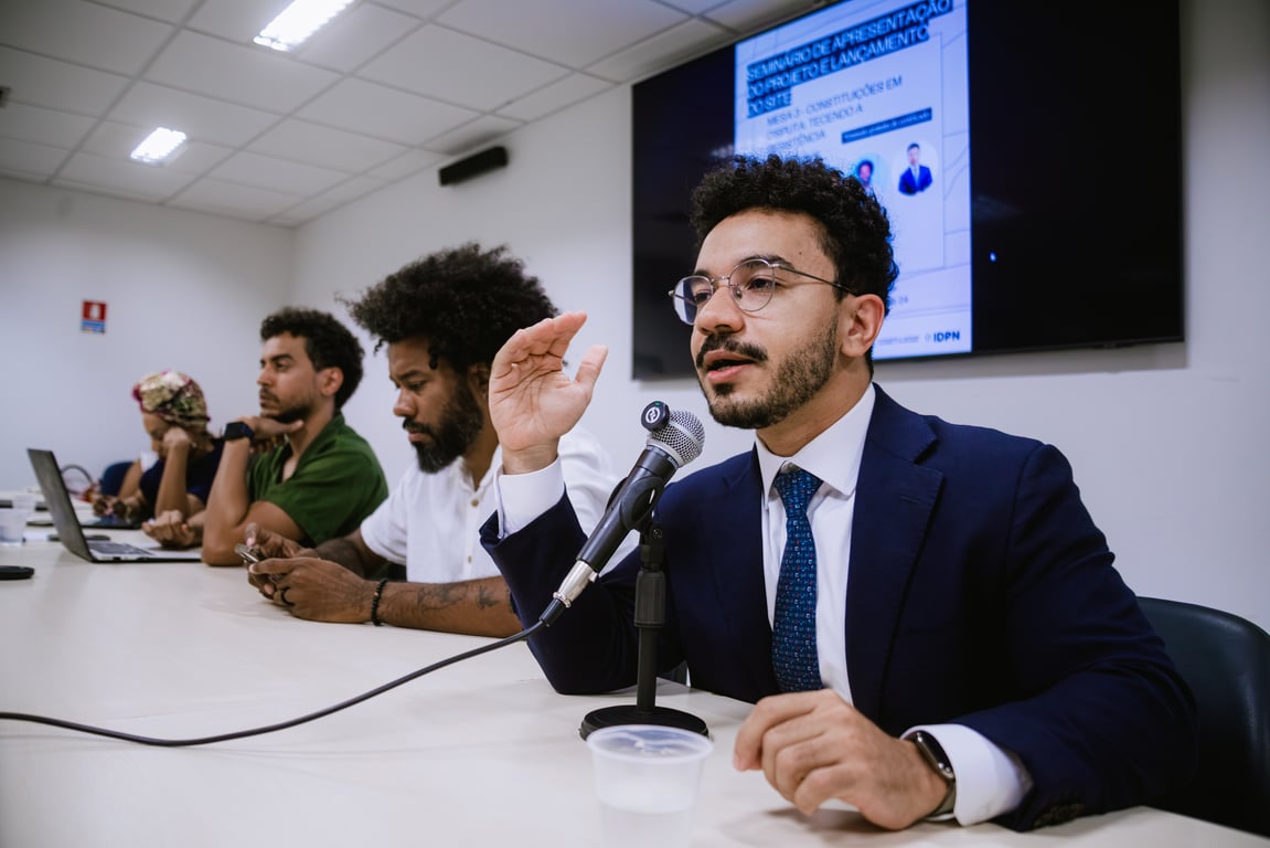 Imagem do lançamento do website Linha de Cor na UNB