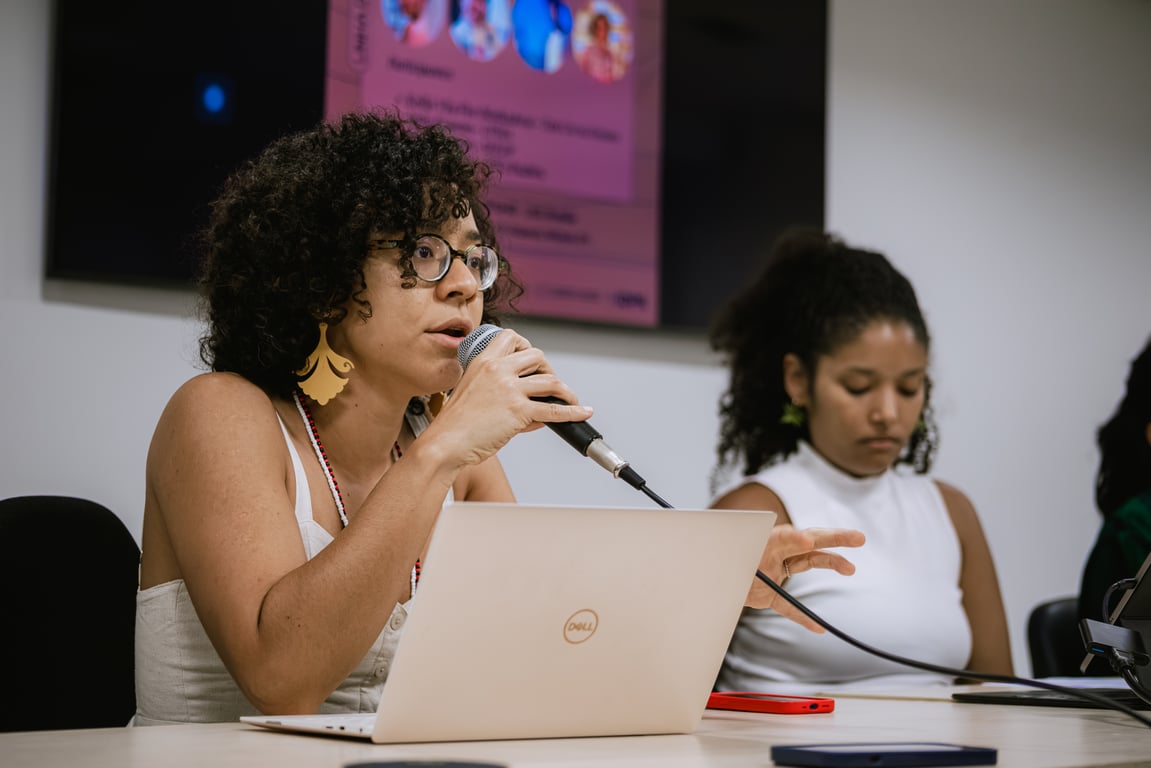 Imagem do lançamento do website Linha de Cor na UNB