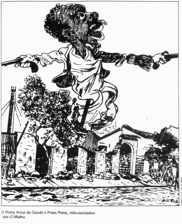 Charge em preto e branco publicada pela revista satírica O Malho, com intenção de ridicularizar o líder popular Prata Preta. A imagem apresenta uma caricatura de um homem negro com traços exagerados, como cabeça grande e lábios grossos. Ele está com os braços abertos, empunhando armas em ambas as mãos, em posição de ataque. Veste camisa e colete, com a boca aberta como se gritasse. Ao fundo, vê-se uma construção urbana com muros altos e um arco de entrada — possivelmente representando o Porto Artur, na região da Saúde, no Rio de Janeiro. A legenda na imagem informa: O Porto Artur da Saúde e Prata Preta, ridicularizados por O Malho. A charge expressa o racismo e a criminalização da resistência negra nas primeiras décadas da República, durante a Revolta da Vacina (1904), quando Prata Preta liderou a população pobre contra as ações autoritárias do governo.