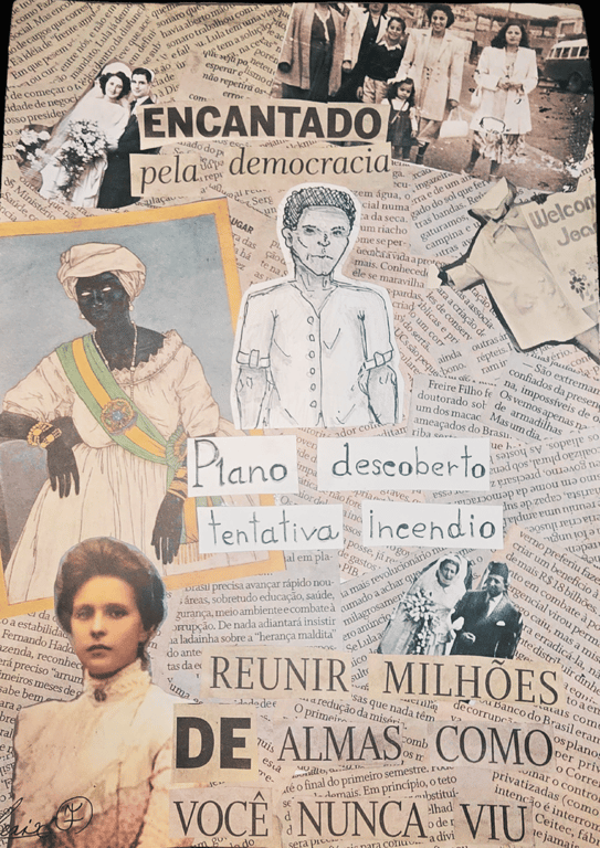 Colagem artística, feita por Fênix Valentim. A colagem combina símbolos e crítica social, fazendo referência ao plano de insurreição liderado por pessoas negras escravizadas no século XIX, onde traz diversos trechos de jornais antigos que ocupam toda a superfície. Em destaque, há três figuras: uma mulher negra vestida com faixa presidencial verde e amarela, outra mulher branca de vestido claro, e um desenho de uma figura negra com camisa branca abotoada. Também aparecem recortes de manchetes com palavras em letras grandes, como 'Encantado pela democracia', 'Plano descoberto tentativa incêndio', e 'Reunir milhões de almas como você nunca viu'. No canto superior há uma fotografia em preto e branco de um grupo de pessoas andando na rua, e mais abaixo, uma imagem de um casal branco, possivelmente de noivos.