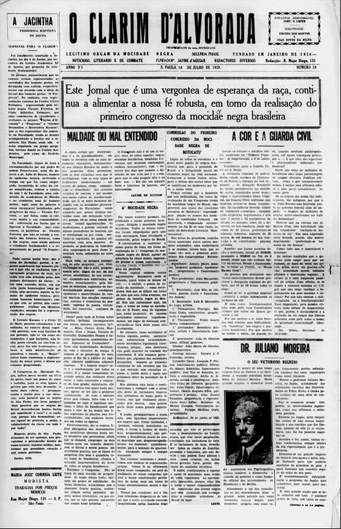 Primeira página do jornal O Clarim d'Alvorada, edição de 14 de julho de 1929, publicada em São Paulo. O cabeçalho traz em destaque o título 'O CLARIM D'ALVORADA', acompanhado do subtítulo: 'Legítimo órgão da mocidade negra – Noticioso, literário e de combate'. No centro, em letras grandes, lê-se: 'Este jornal que é uma vergonheta de esperança da raça, continua a alimentar a nossa fé robusta, em torno da realização do primeiro congresso da mocidade negra brasileira'. A página apresenta vários artigos em colunas, com títulos como 'Maldade ou mal entendido', 'A cor e a guarda civil' e 'A mocidade negra'. No canto inferior direito, há uma reportagem em destaque sobre o médico psiquiatra baiano Dr. Juliano Moreira, acompanhada de sua fotografia em preto e branco. O layout é sóbrio, em preto e branco, com tipografia em blocos, sem ilustrações além da imagem de Juliano Moreira. A edição evidencia o papel da imprensa negra como espaço de mobilização política, afirmação identitária e denúncia das práticas racistas no Brasil da Primeira República.