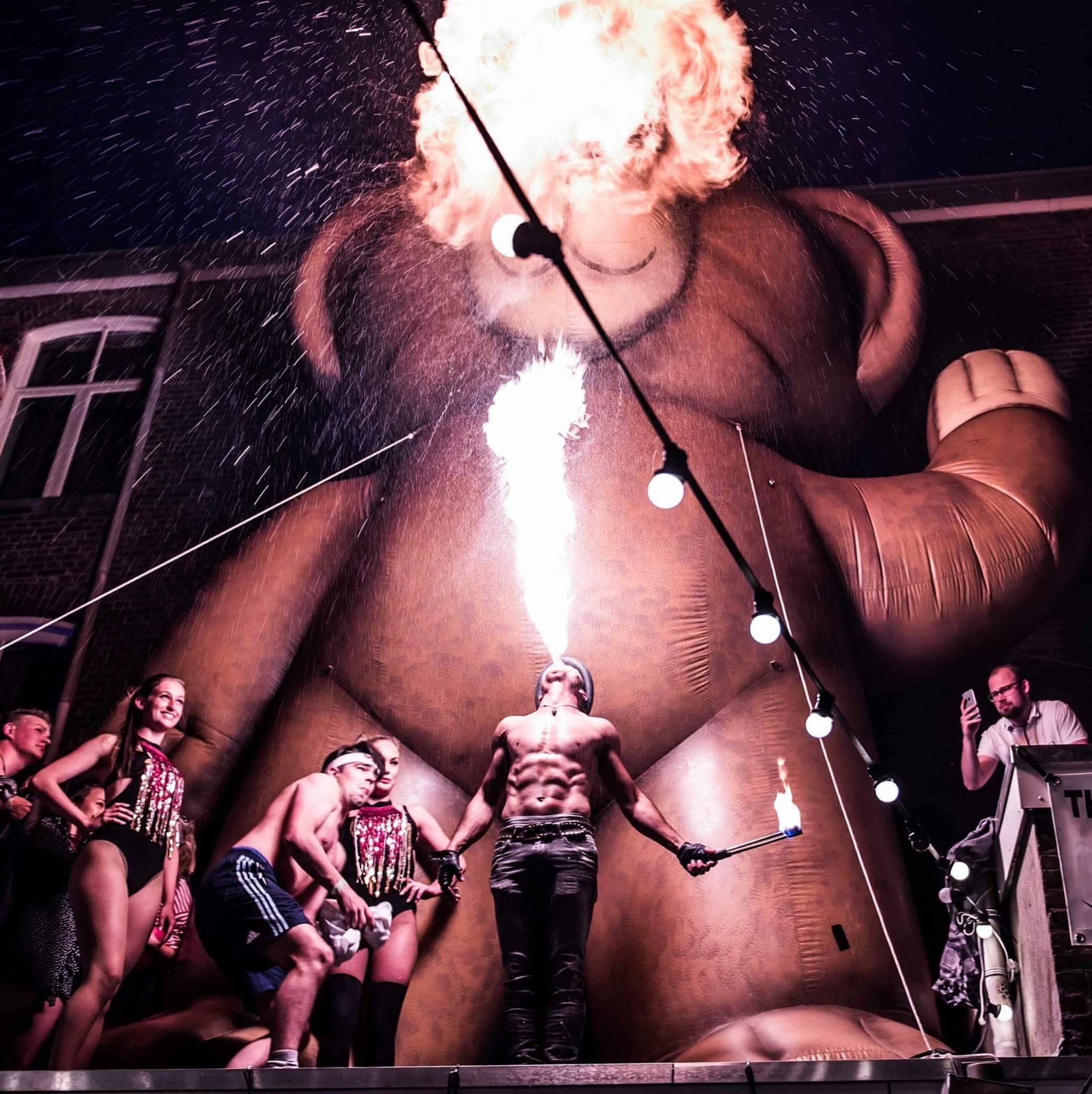 Vuurspuwer Nuno boeken voor een spectaculaire vuurshow in Utrecht