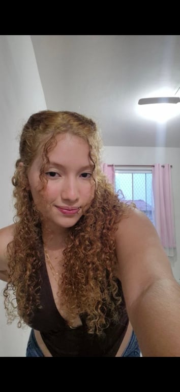 Júlia | Experiência Mútua Massagem nuru