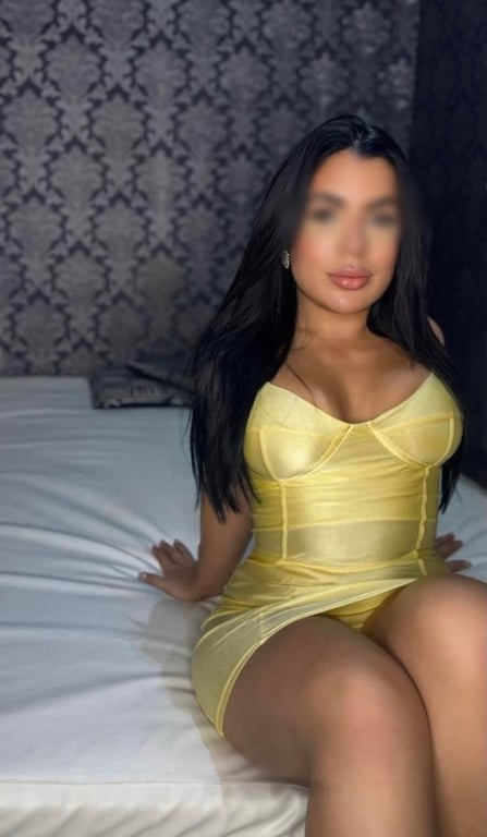 Isabela Massagista carioca especialista em tântrica e nuru. Massagem sensual