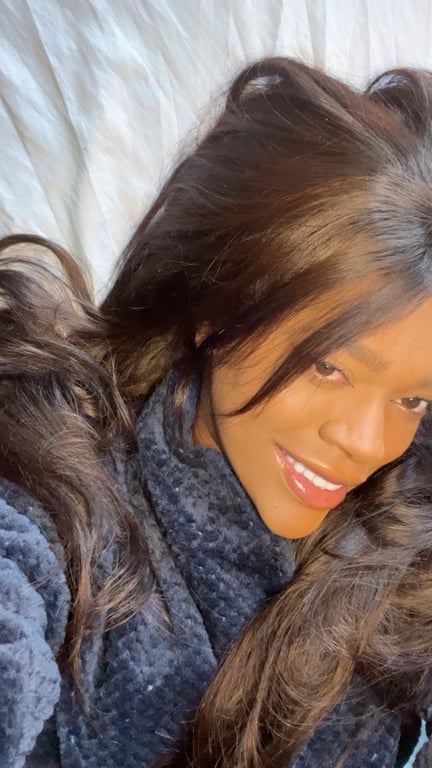 Sou Kerolayne, mulher trans e especialista em massagens mix.