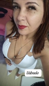 Karina Luiz - Massoterapeuta Holísticas Promovendo o Relaxamento
