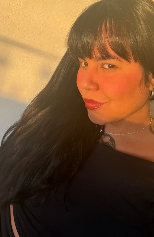 CAMILA Sou uma morena cheia de amor pra dar, carinhosa e atenciosa.