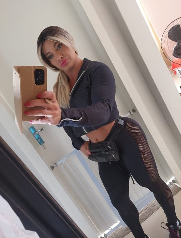 Barbara Tomazini especialista em massagens sensuais e relaxantes. Massagem
