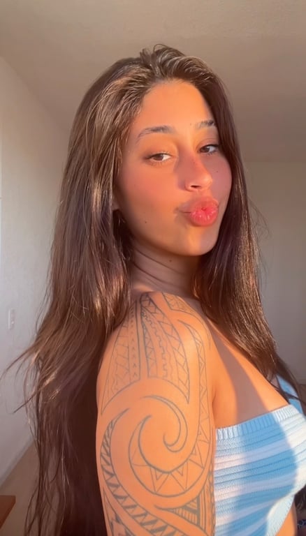 Me chamo Bruna, sou especialista em massagens tântrica,nuru é vivênci. Massagem tântrica