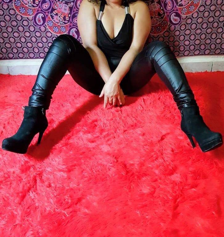 Zara, Massagens Sensuais e eróticas e Prostática. Massagem nuru em