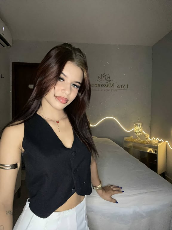 Safira Lyns massoterapeuta profissional Massagem