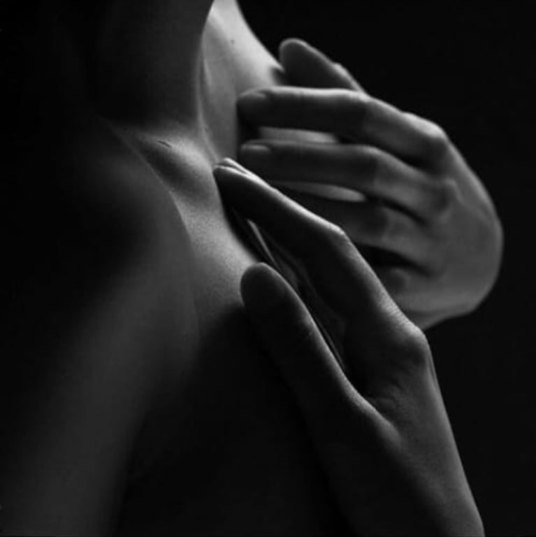 Luna O Refúgio da Alta Sensorialidade: O Tempo Para e o Sentir Massagem sensual em