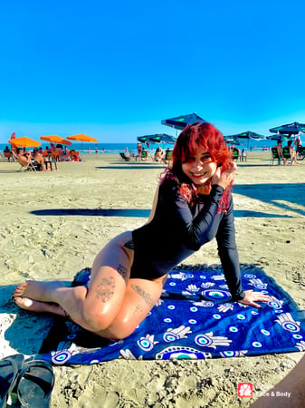 Novinha ruiva rockeira