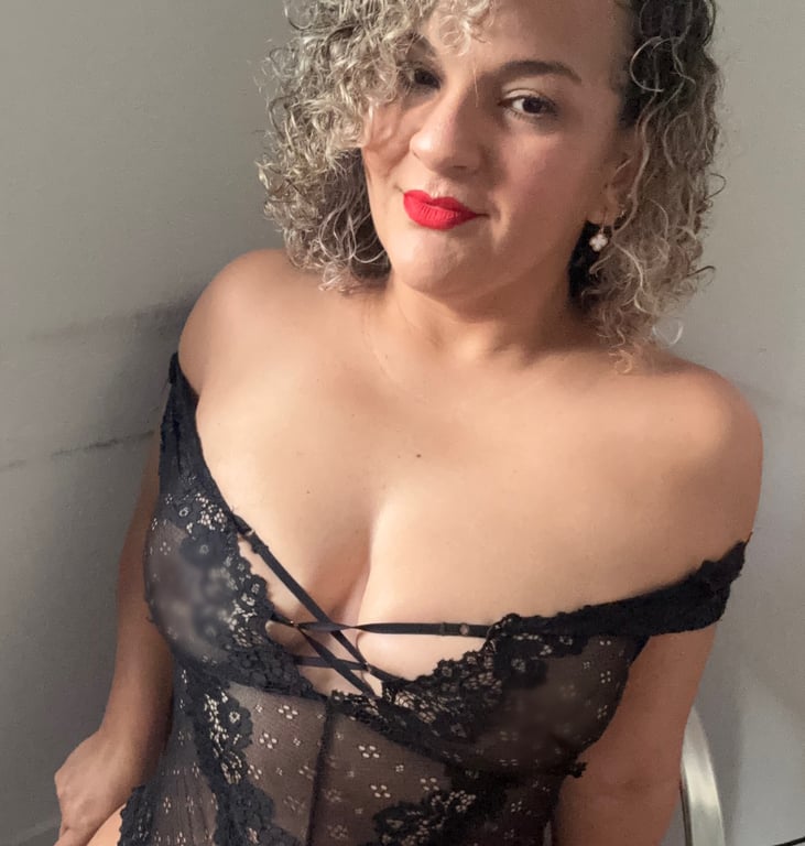 Faço massagens relaxantes e sensuais, venha relaxar com a Rebeca