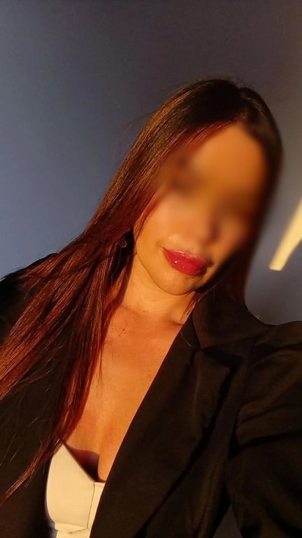 Sou Ruby Terapeuta especializada em massagem terapêutica e sensual.