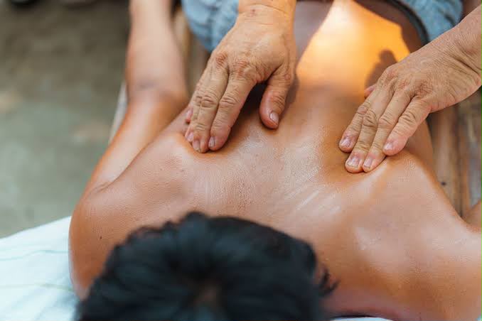 Polyana Massoterapeuta Massagem Terapeutica Massagista em