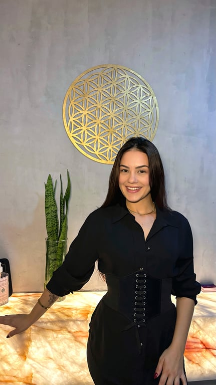 Lua Scheitz | Terapeuta Tântrica | Toque que transforma Massagem