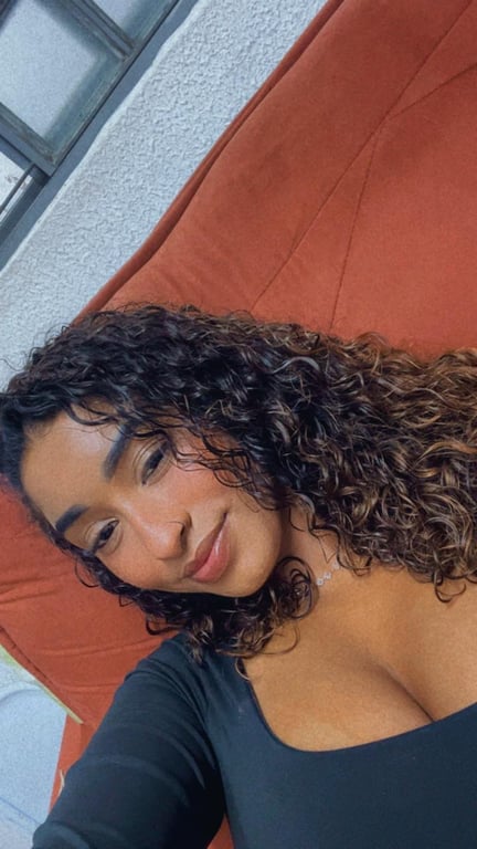 Sheron Mulata | Uma experiência de relaxamento, conexão e prazer Massagem tântrica