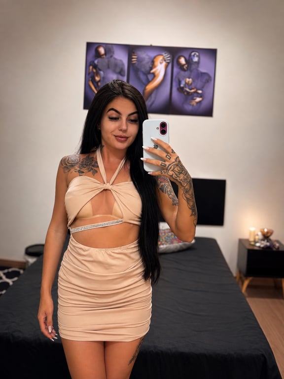 Bianca Alencar Massagista Tatuada, massagens sensuais Massagem nuru