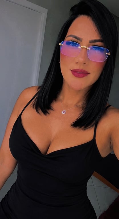 Sabrina MIX DE MASSAGEM RELAXANTE ,NURU , SENSITIVA E A LINGAM Massagem nuru