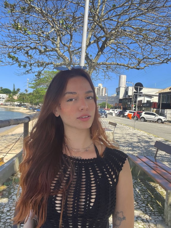 Emilly Salomão facilitadora tântrica Massagem nuru