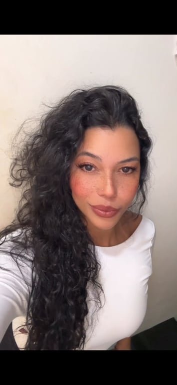 Oiê, sou a terapeuta Mia! sua melhor escolha! Vem comigo relaxar? Massagem nuru