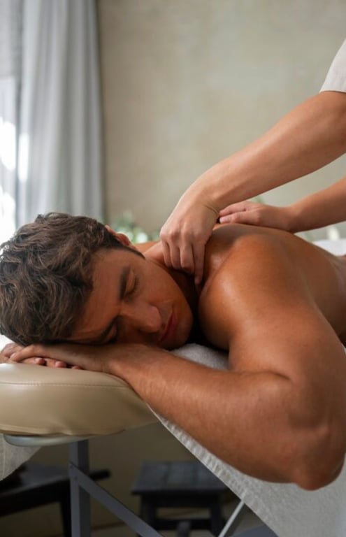 Massagem relaxante terapêutica Massagista em